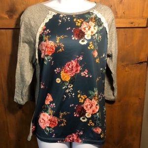 3/4 length shirt with floral print